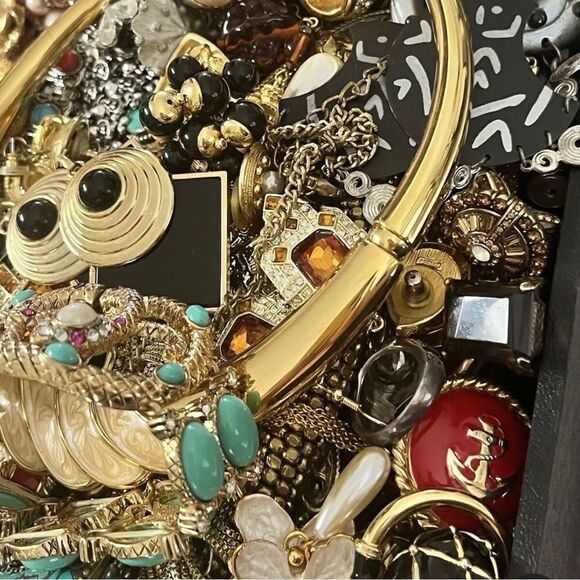 ⚜️ 4 LB Vintage Jewelry Lot | 90% Wearable | Gold & Silver | Inventory 4 Resale - Picture 11 of 14